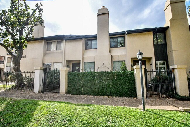 Building Photo - 1116 Bering Dr