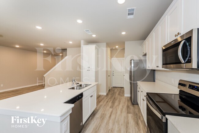 Building Photo - 625 Sophia Wy