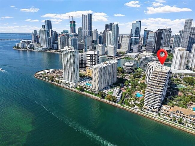 Building Photo - 520 Brickell Key Dr