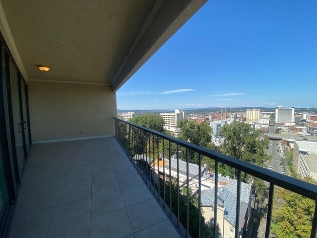 Building Photo - Class and Style! 3 Bed, 2 Bath South Hill ...