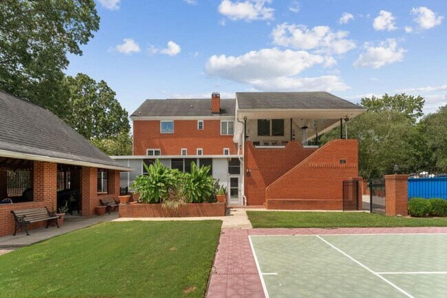 Building Photo - 4101 Lakeland Hills Dr