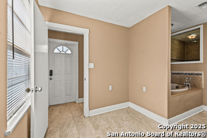 Building Photo - 4414 Tropical Dr
