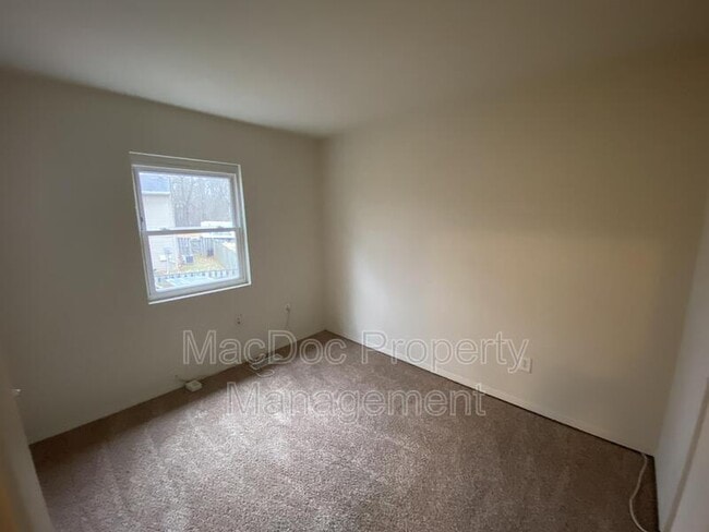 Building Photo - 729 Anvil Rd