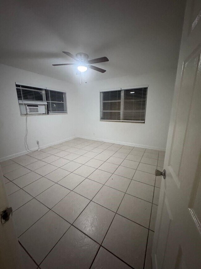 Building Photo - 107 SW 18th Ave