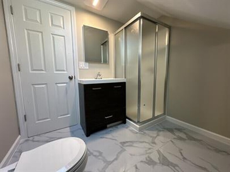 Building Photo - 463 E Main St