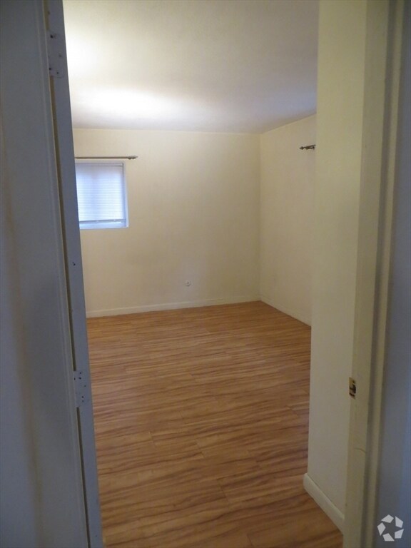 Building Photo - 200 Kelton St
