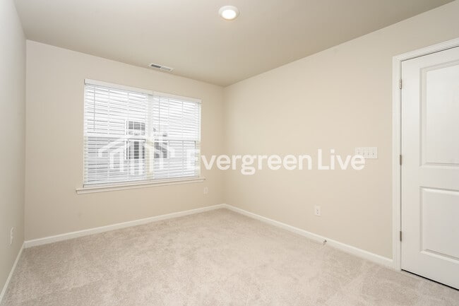 Building Photo - 5579 Hydrangea St