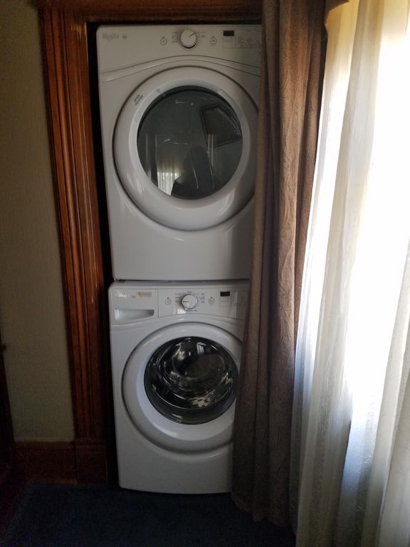 Washer dryer - 1034 E Platte Ave