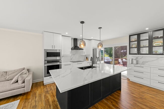 Building Photo - 215 Longridge Ct