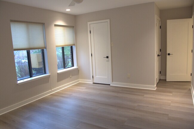 Building Photo - 11315 Commonwealth Dr