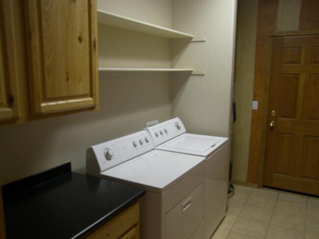 Building Photo - 2551 W Lodgepole Ln