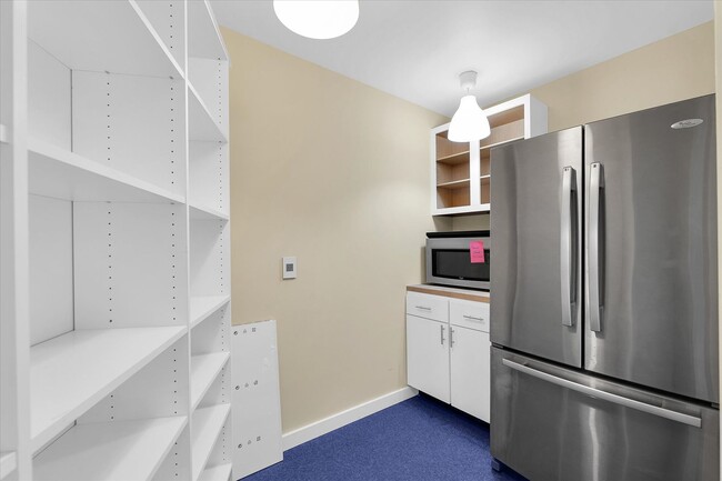 Building Photo - 3,400 SQFT CONDO IN DOWNTOWN CHAMPAIGN W/ ...