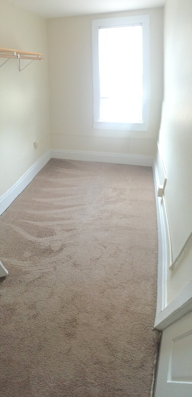 Building Photo - 2413 DuPont Ave S