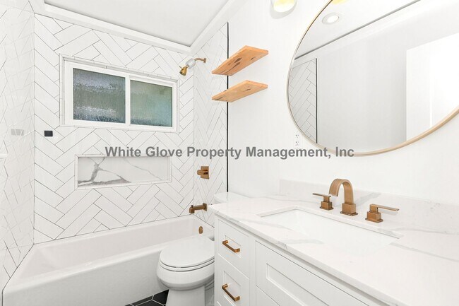 Building Photo - Rare Gated Orange Park Acres 3 Bedroom Property Featuring a Commercial Workshop & Studio