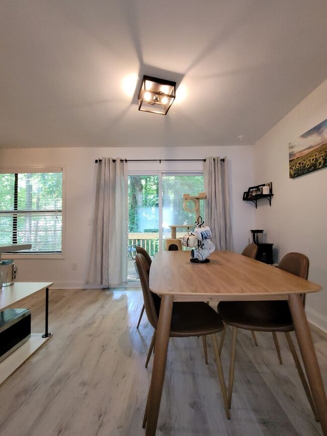 Building Photo - 4 Bed/2 Bath w/ Huge Basement Minutes from...