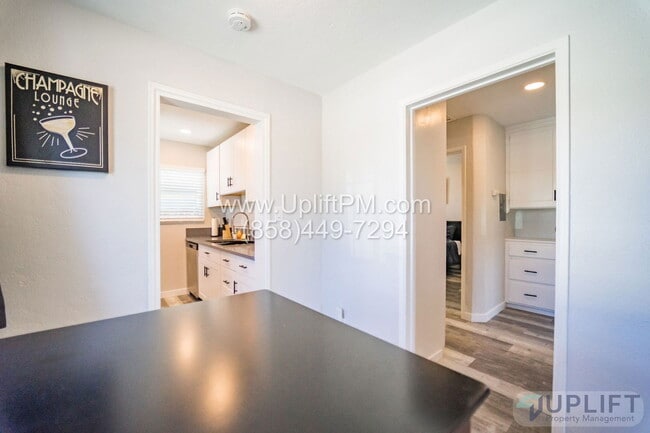 Building Photo - 4233 Swift Ave