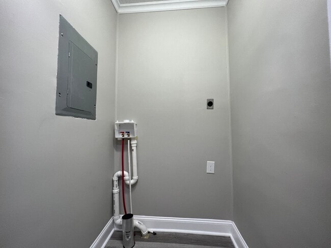 Building Photo - MOVE-IN READY!