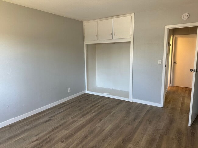Building Photo - 9526 S Croesus Ave