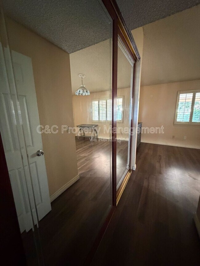 Building Photo - 18120 Raymond Ct