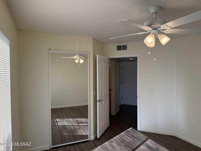 Building Photo - 5751 N Kolb Rd