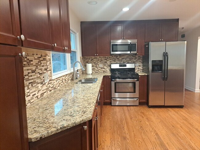 Building Photo - 2045 Farrell Ave