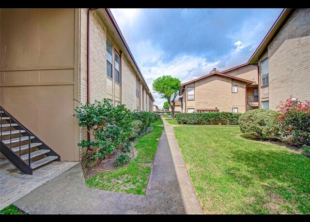 Building Photo - 9213 Imogene St