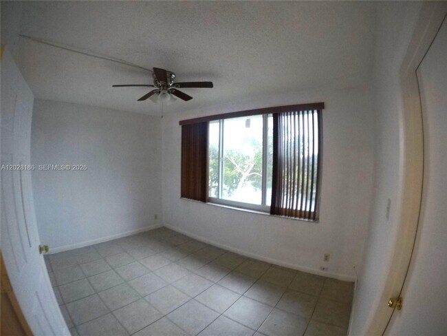 Building Photo - 5335 NW 10th Ct