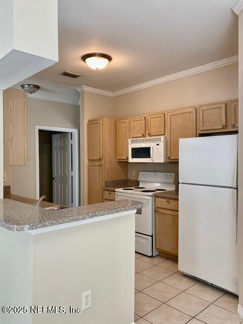 Building Photo - 7800 Point Meadows Dr