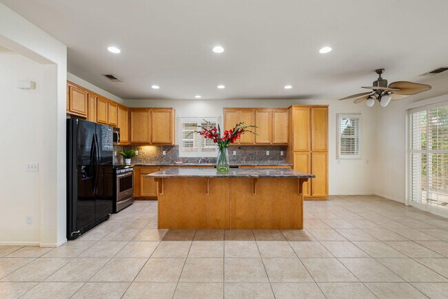 Building Photo - 82631 Redford Way