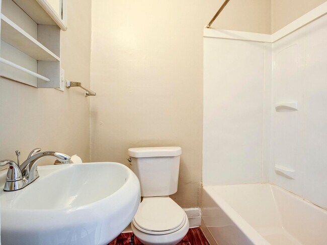 Building Photo - 1206-1206 5th Ave