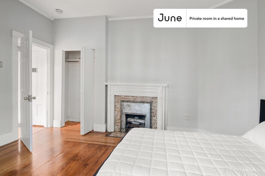 Building Photo - Room in Shared 4 bed/2.5 bath home