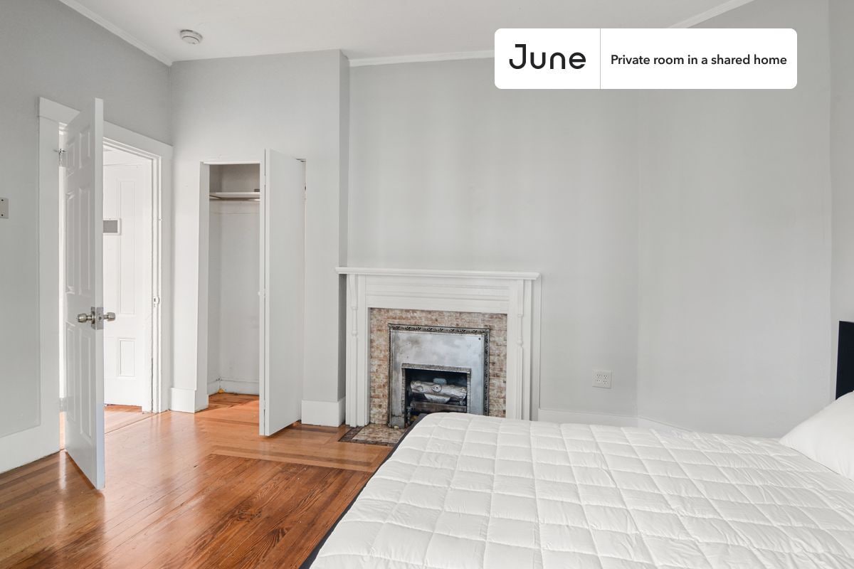 Building Photo - Room in Shared 4 bed/2.5 bath home