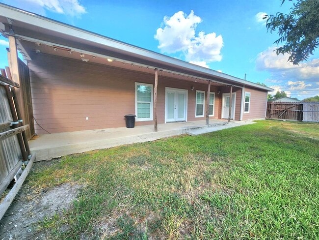 Building Photo - 6 Sunflower Cir