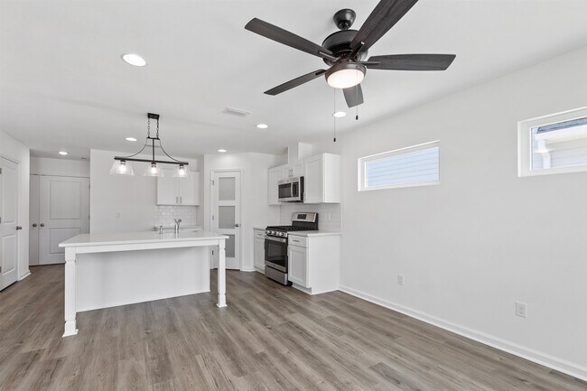 Building Photo - 1363 Landon Hills Dr
