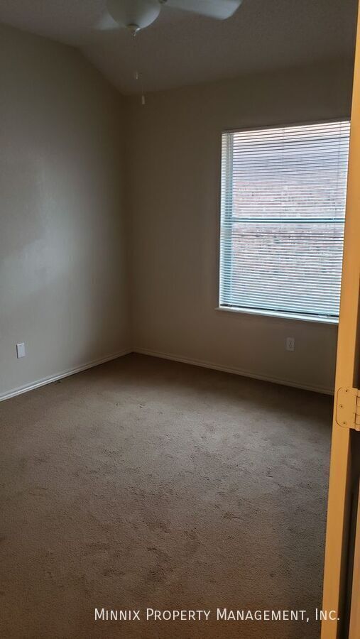 Building Photo - 6115 8th Dr