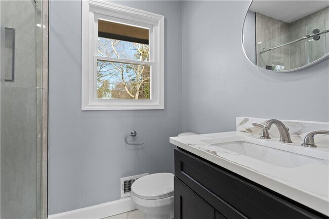 Building Photo - 1766 Flintwood Dr SE