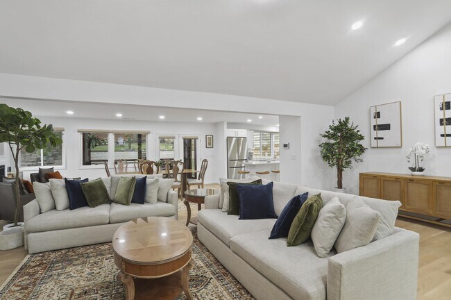 Building Photo - 1315 Normandy Dr NE