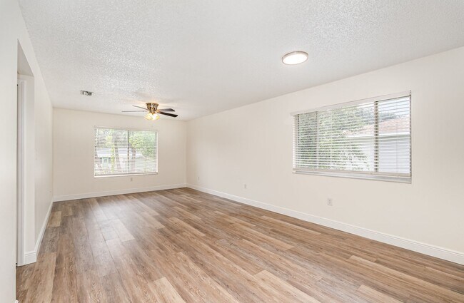 Building Photo - 2290-2296 Fox Hollow Dr.