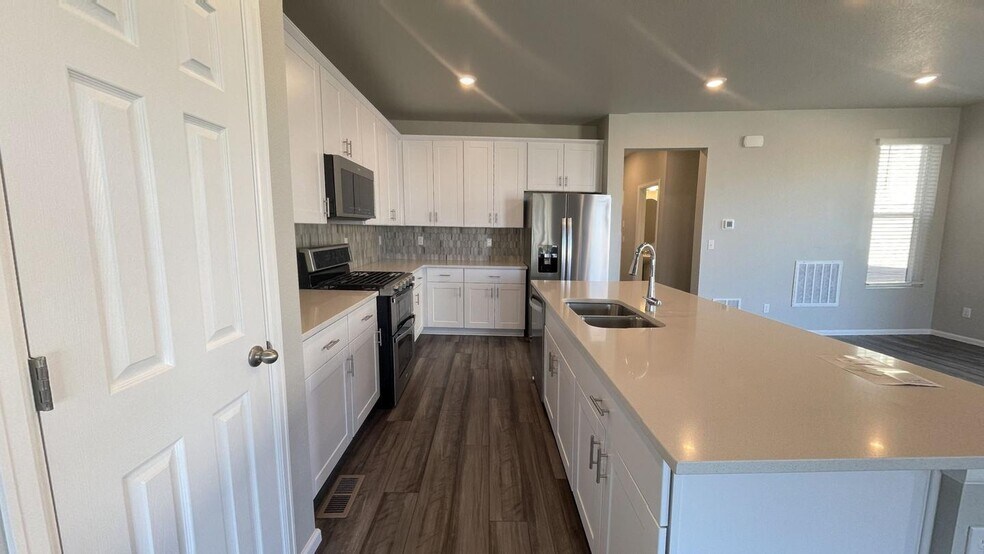 Building Photo - Stylish Henderson duplex near Barr Lake State Park