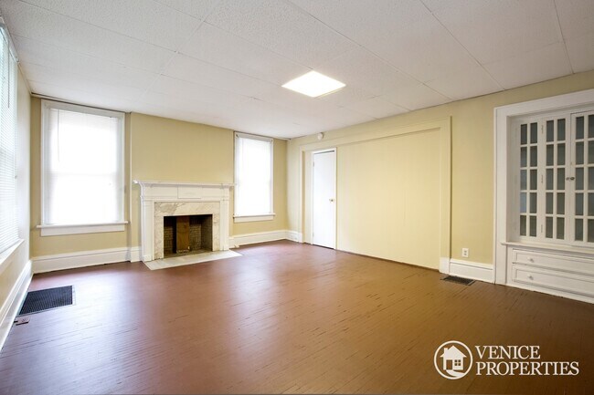Building Photo - 184 E 15th Ave