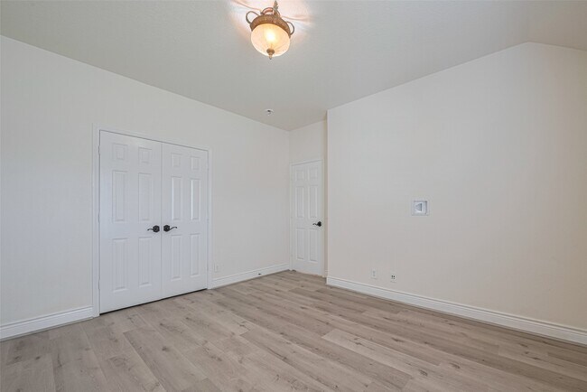 Building Photo - 5703 Saragosa Dr