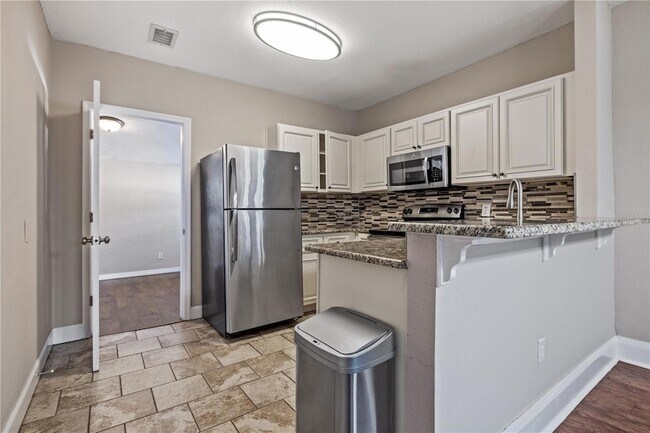 Building Photo - 1209 E Ida St