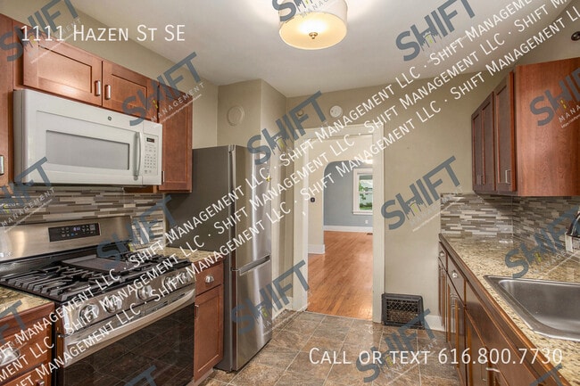 Building Photo - 1111 Hazen St SE