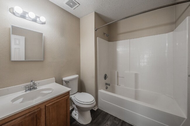 Building Photo - 3327 Clydesdale Dr