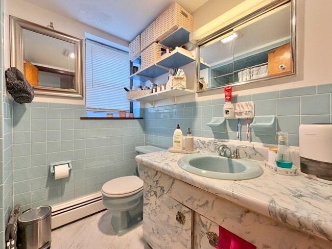 Building Photo - 196 6th St