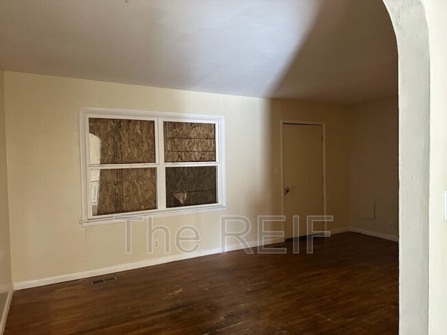 Building Photo - 1080 E Cornell Ave