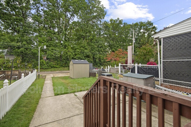 Building Photo - 1812 Edgewood Rd