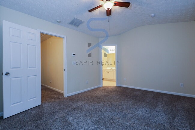 Building Photo - Move in before November 30th and get $100 ...