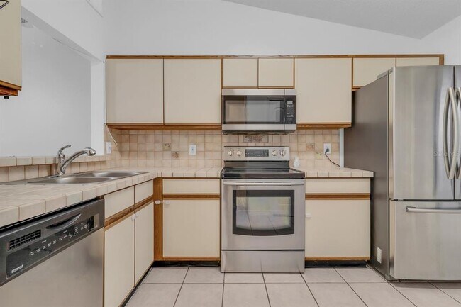 Building Photo - 2432 King Oak Ct