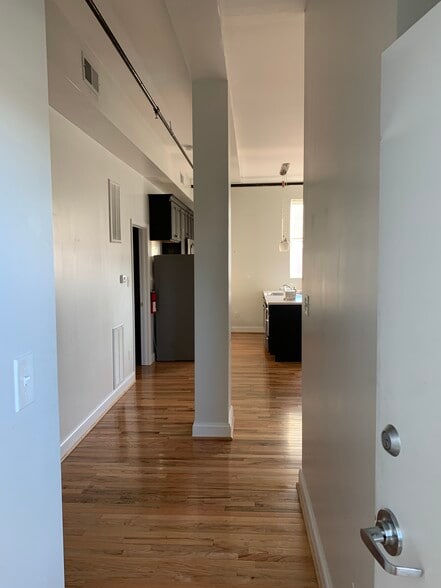 ENTRY - 1103A N Arthur Ashe Blvd